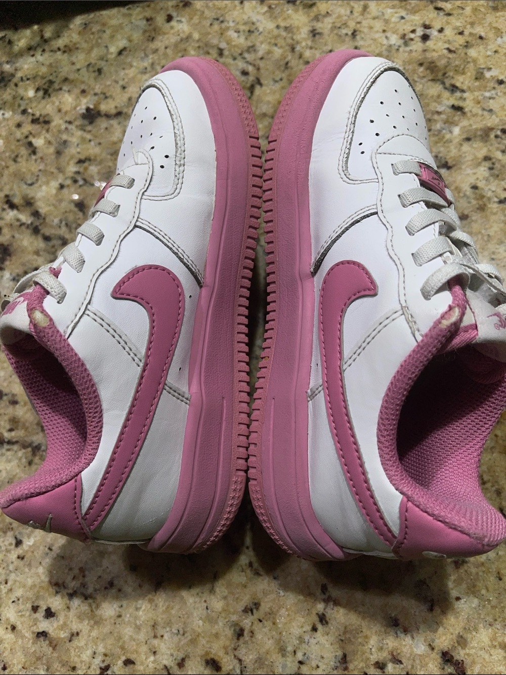 Nike Air Force 1 White and Pink Low-Top Sneakers - Picture 4 of 9